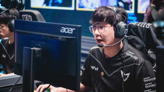 S15总决赛开幕式回顾 邓紫棋献唱英雄联盟主题曲